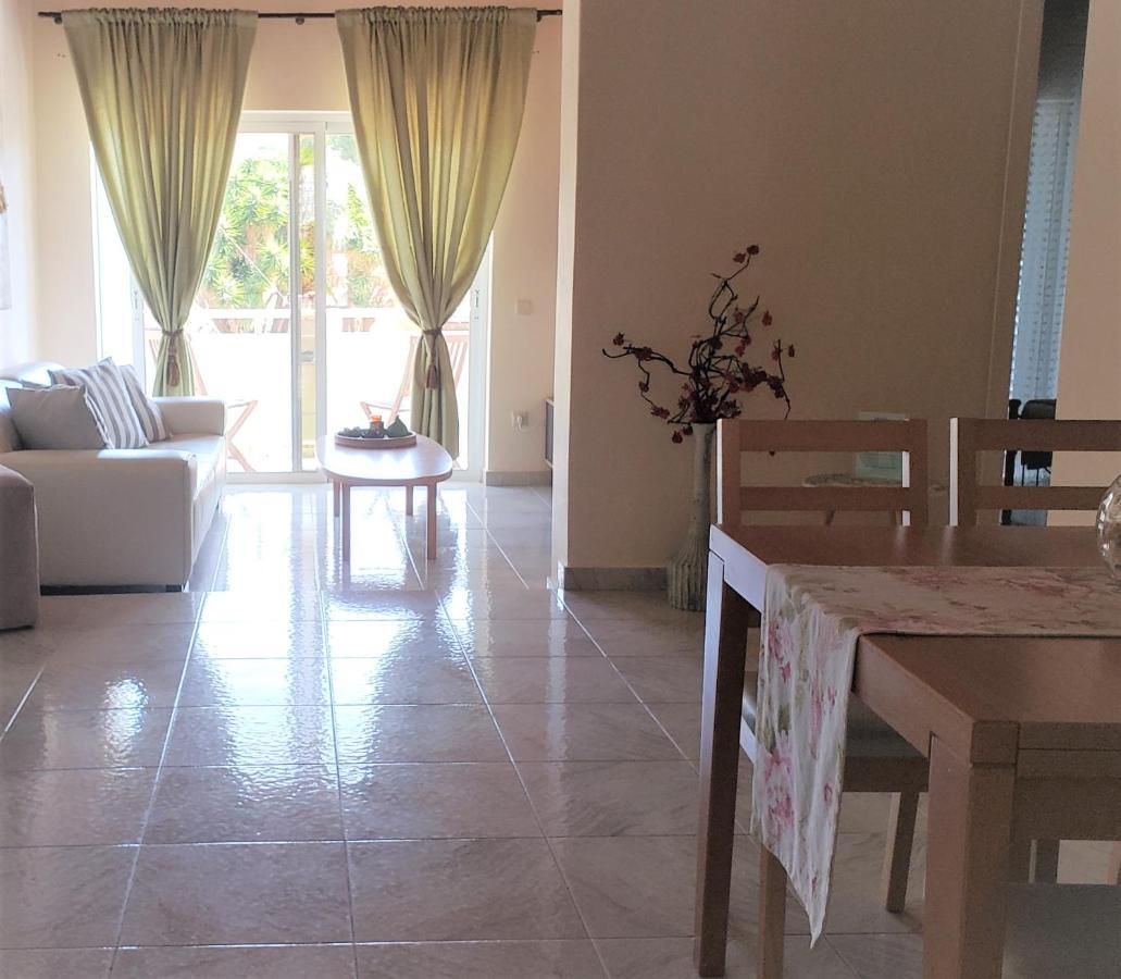 Malibu Studios & Apartments Lassi  Ngoại thất bức ảnh